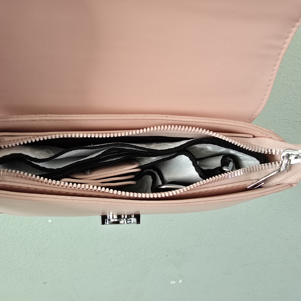 Pink Chain Shoulder Bag 🩷 - Picture 5 of 6